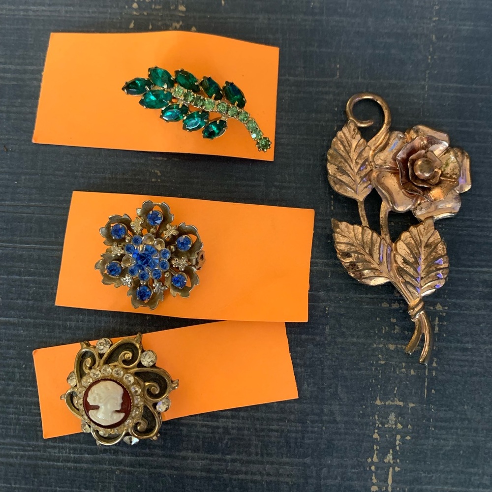 Brooch pins